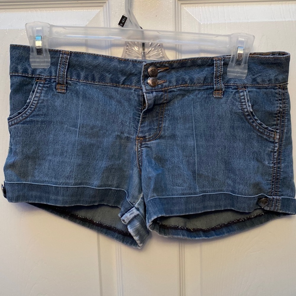 L juniors Tyte casual solid blue stretch regular size jean shorts size 13